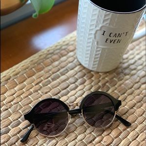 Round-lensed sunglasses with gold rim